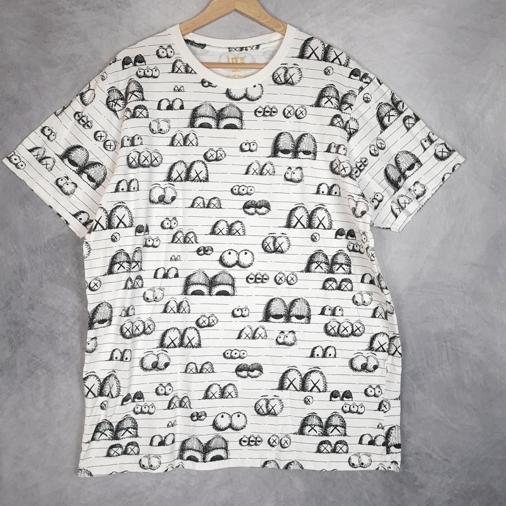 Uniqlo KAWS UT Shirt Mens Large White All Over Eyes Graphic Tee Streetwear